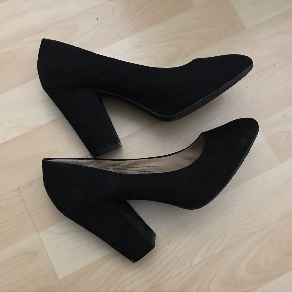 Old Navy black suede shoes. Size 10